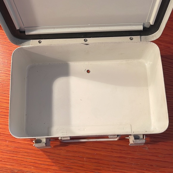 Vintage Metal First Aid Kit Conrail - Picture 8 of 12